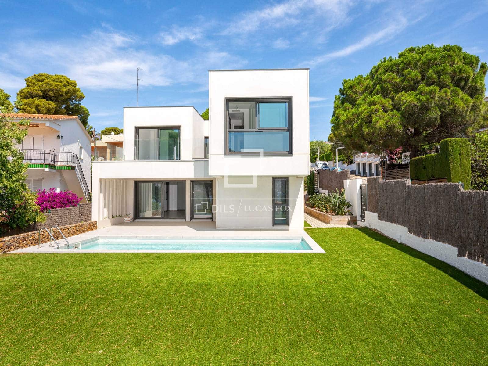 5 soveværelse Villa til salg i Llanca med swimmingpool garage - € 1.375.000 (Ref: 9953354)