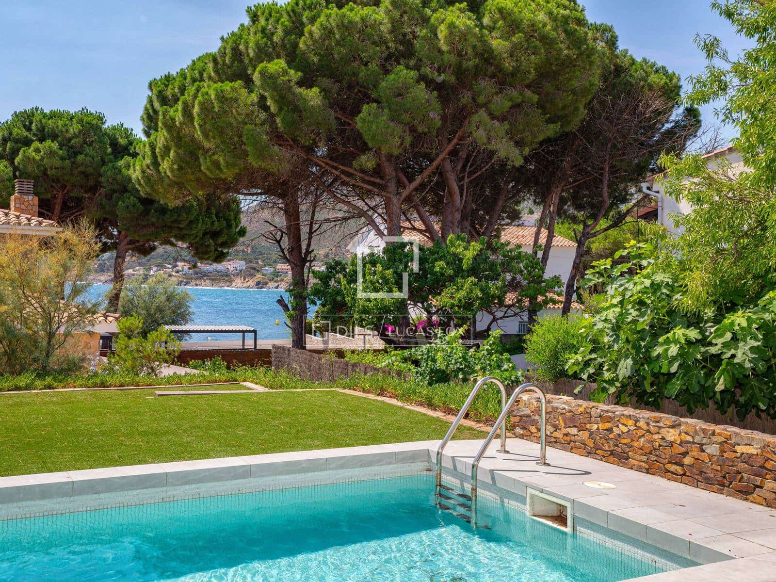 5 soveværelse Villa til salg i Llanca med swimmingpool garage - € 1.375.000 (Ref: 9953354)