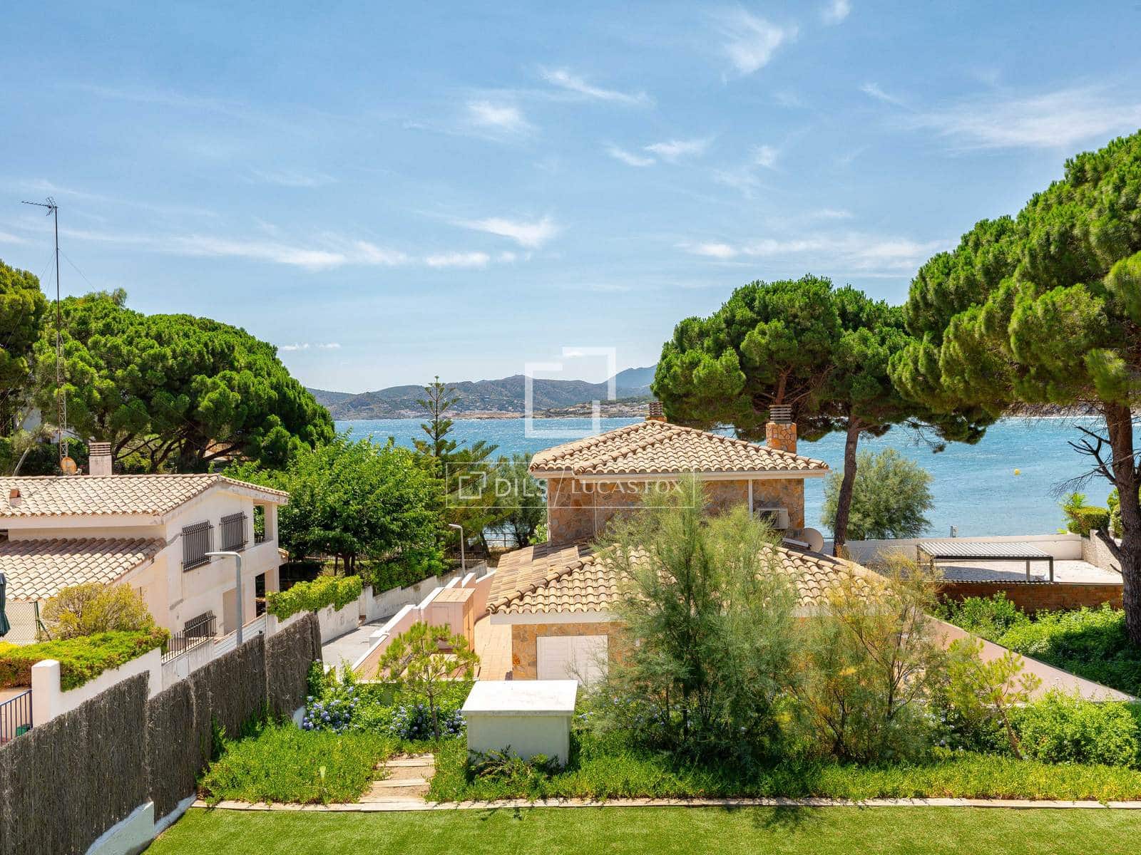 5 soveværelse Villa til salg i Llanca med swimmingpool garage - € 1.375.000 (Ref: 9953354)