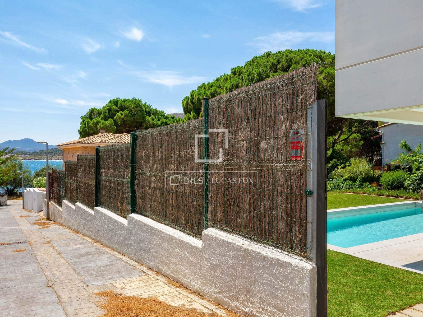 5 soveværelse Villa til salg i Llanca med swimmingpool garage - € 1.375.000 (Ref: 9953354)