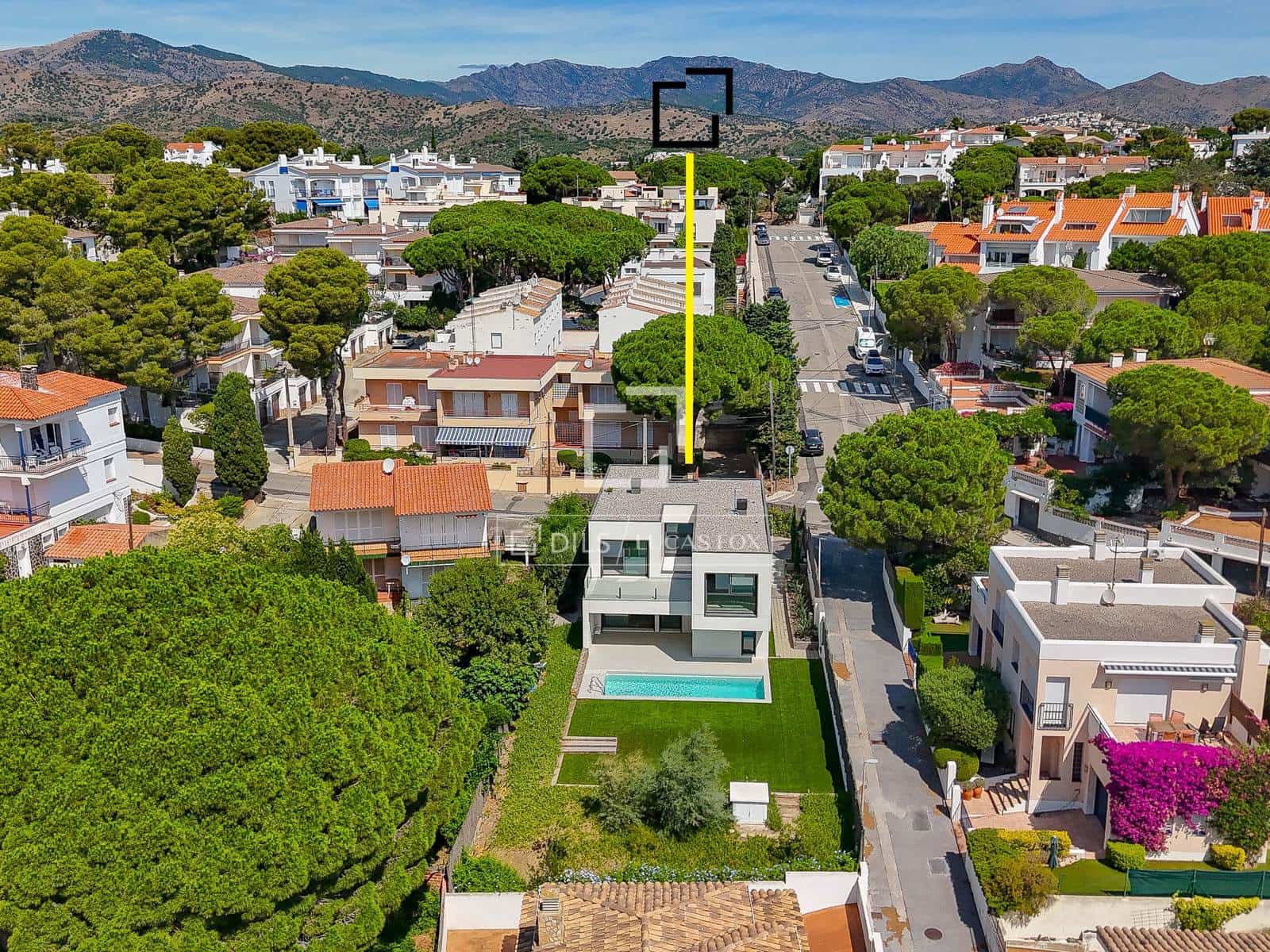 5 soveværelse Villa til salg i Llanca med swimmingpool garage - € 1.375.000 (Ref: 9953354)