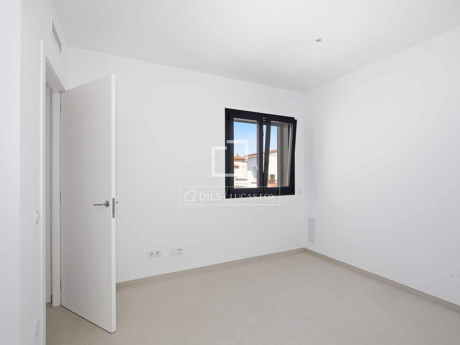 4 sovrum Villa till salu i Empuriabrava med pool garage - 649 000 € (Ref: 9953423)