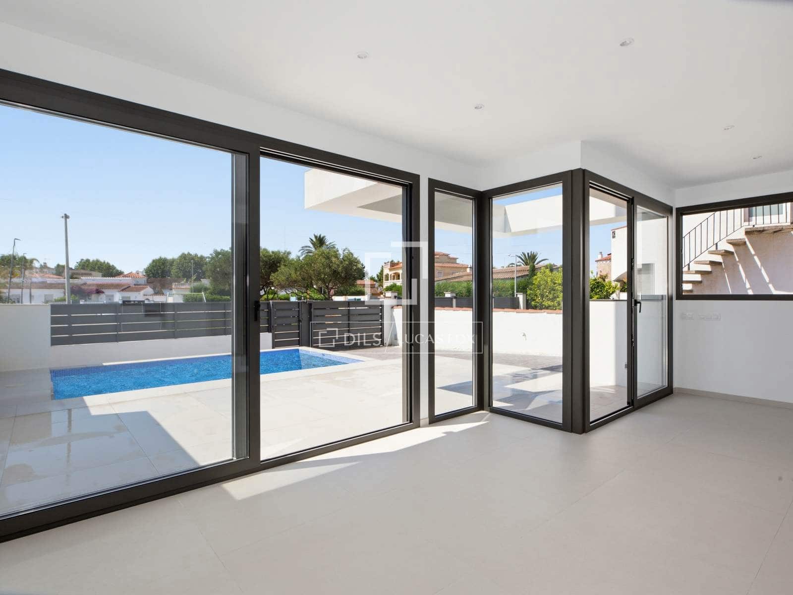 4 sovrum Villa till salu i Empuriabrava med pool garage - 649 000 € (Ref: 9953423)