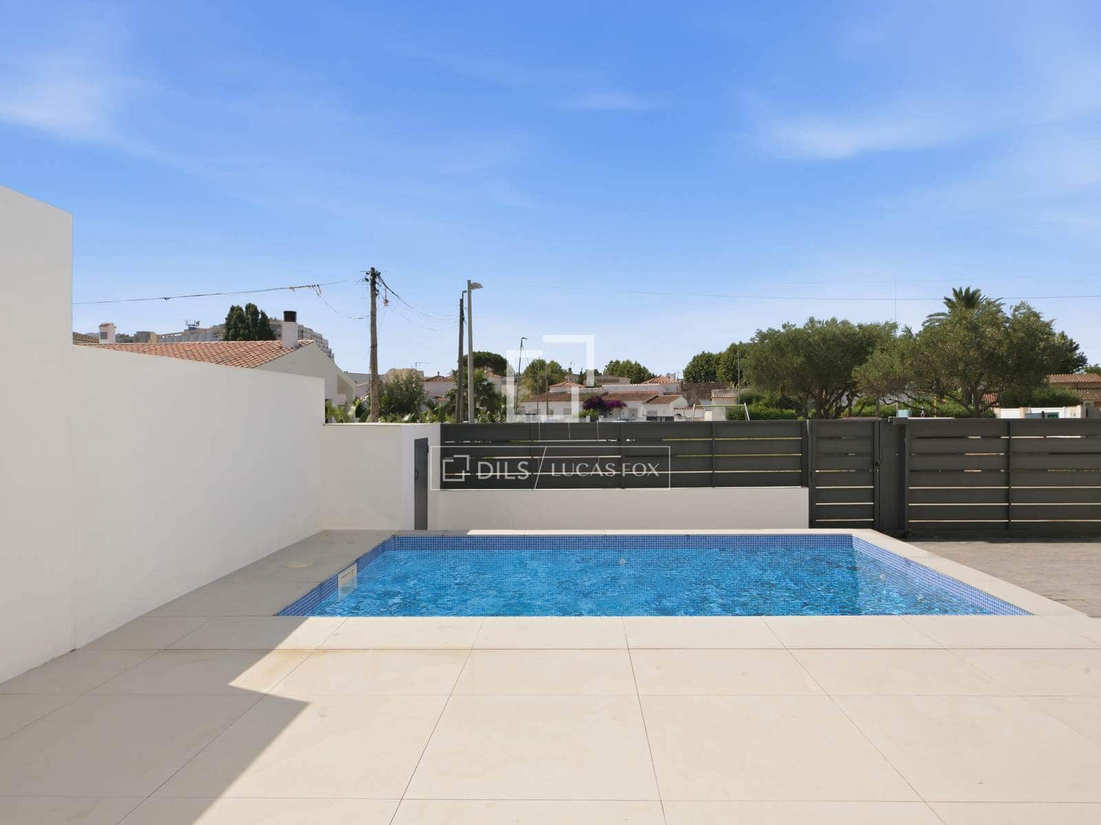 4 sovrum Villa till salu i Empuriabrava med pool garage - 649 000 € (Ref: 9953423)