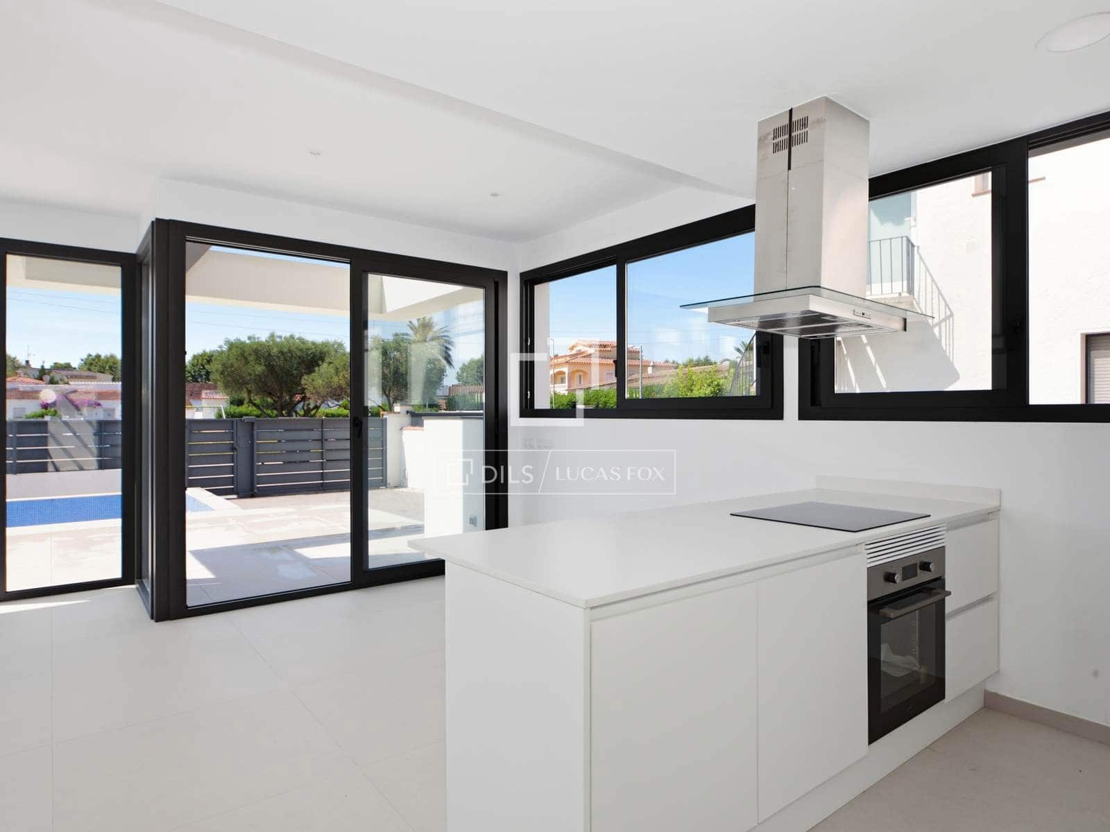 4 sovrum Villa till salu i Empuriabrava med pool garage - 649 000 € (Ref: 9953423)