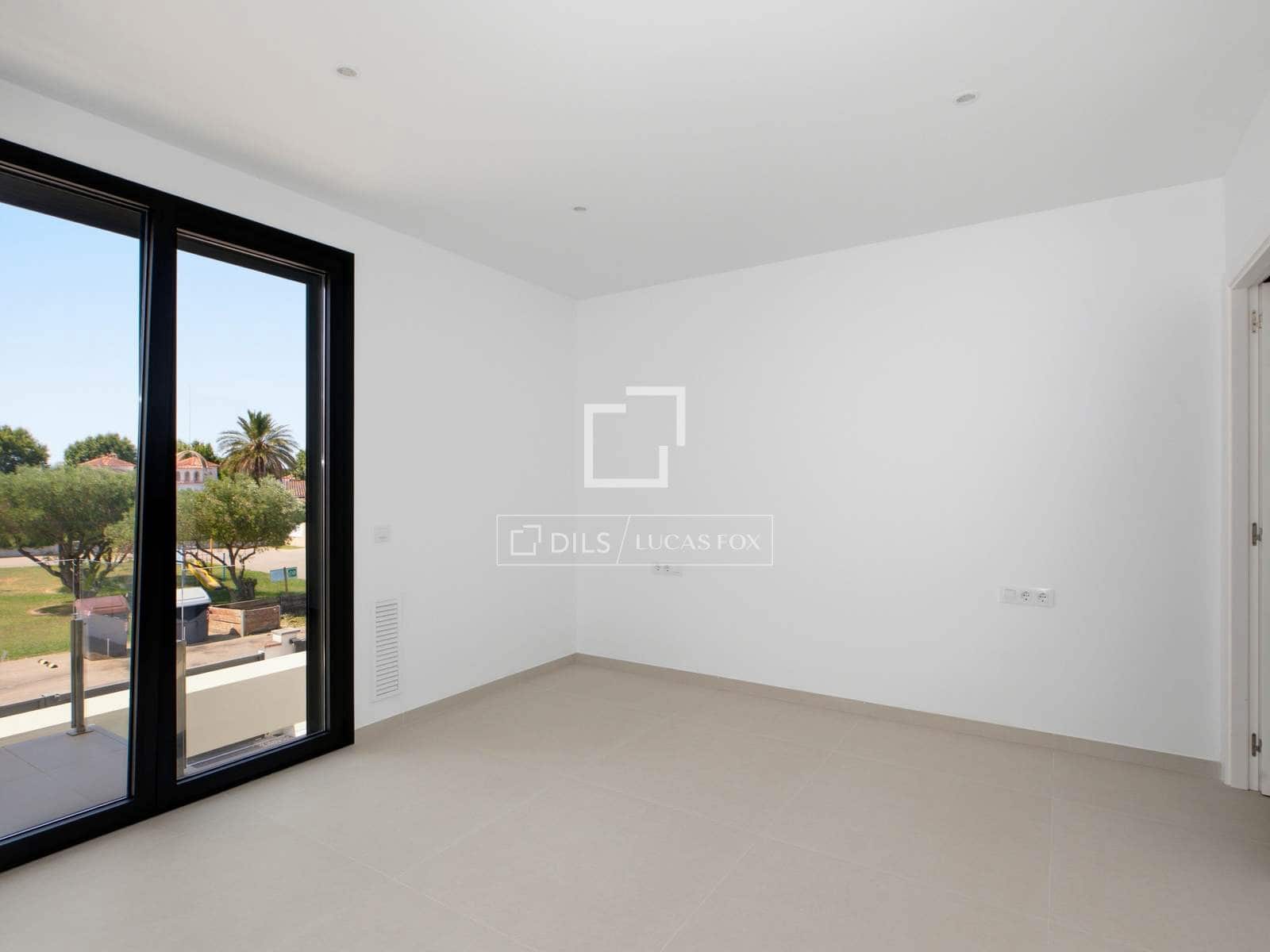 4 sovrum Villa till salu i Empuriabrava med pool garage - 649 000 € (Ref: 9953423)