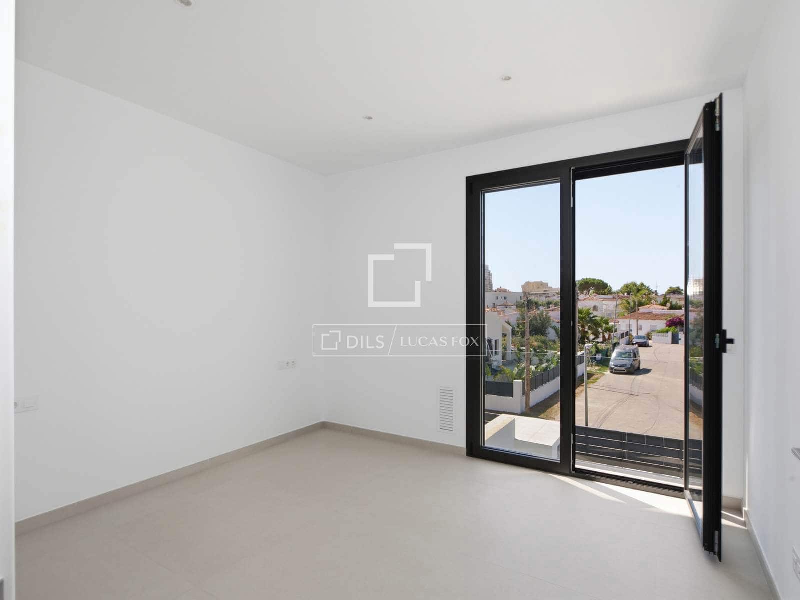 4 sovrum Villa till salu i Empuriabrava med pool garage - 649 000 € (Ref: 9953423)