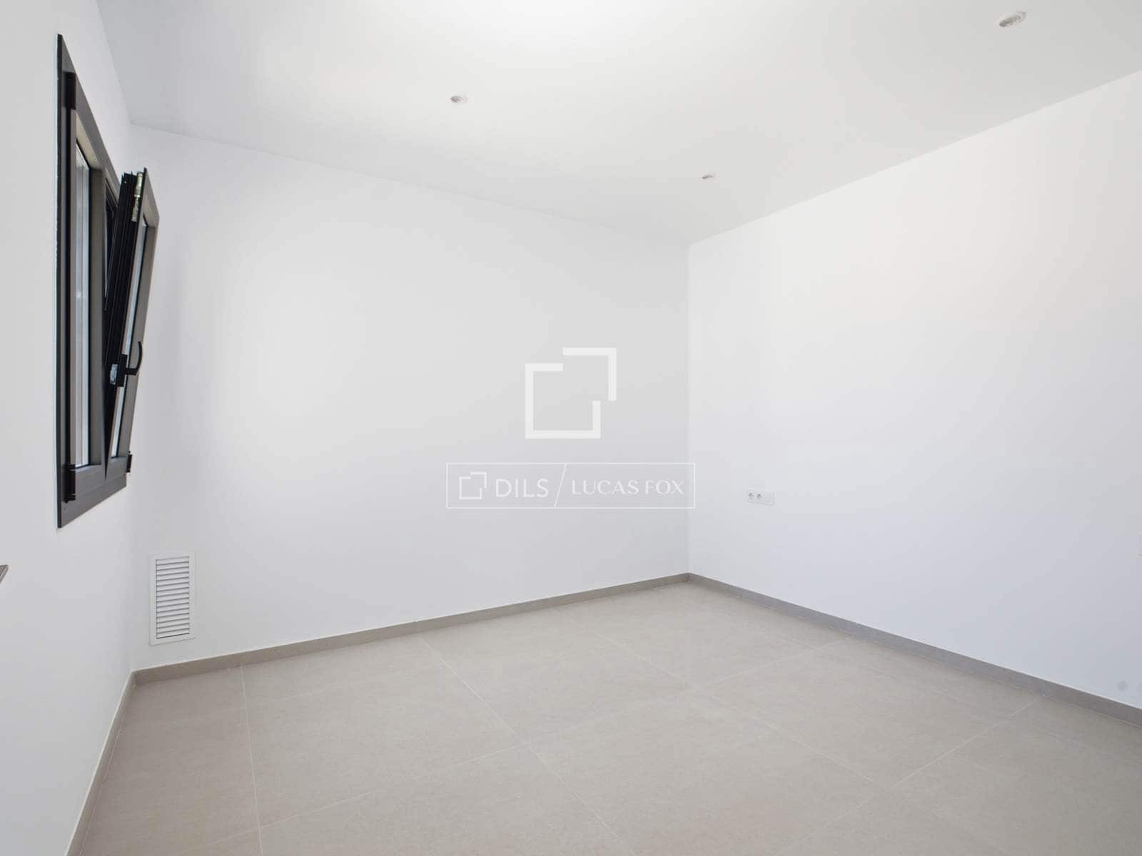 4 sovrum Villa till salu i Empuriabrava med pool garage - 649 000 € (Ref: 9953423)