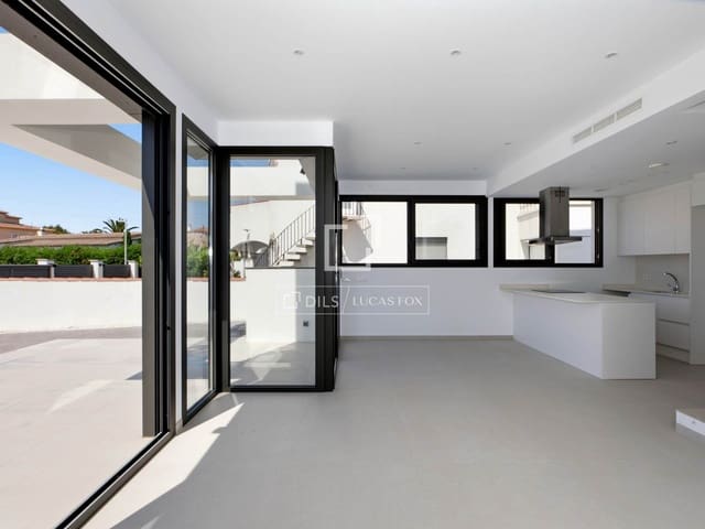 4 sovrum Villa till salu i Empuriabrava, Castelló d'Empúries med pool garage - 649 000 € (Ref: 9953423)