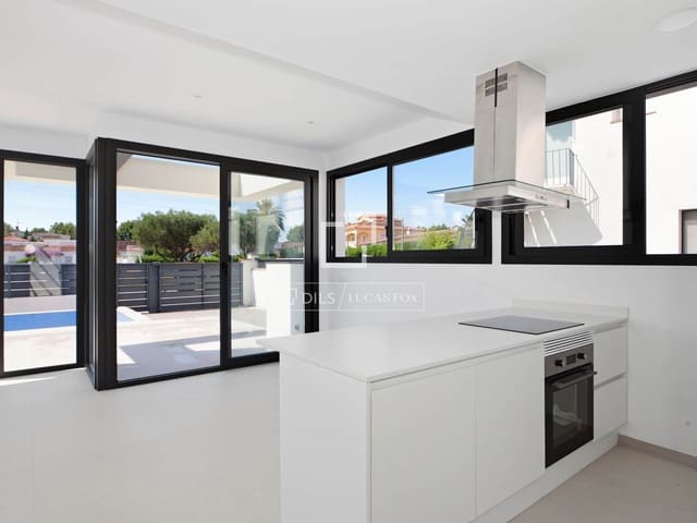 4 sovrum Villa till salu i Empuriabrava, Castelló d'Empúries med pool garage - 649 000 € (Ref: 9953423)