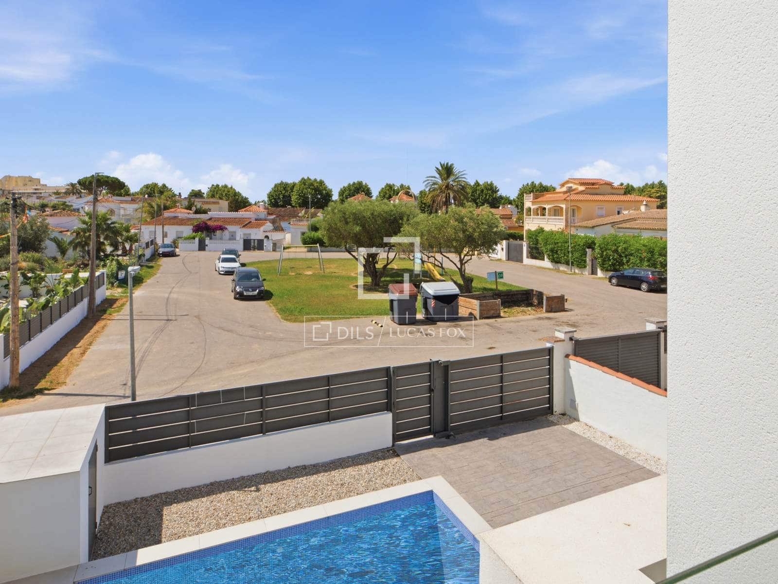 4 sovrum Villa till salu i Empuriabrava med pool garage - 649 000 € (Ref: 9953423)