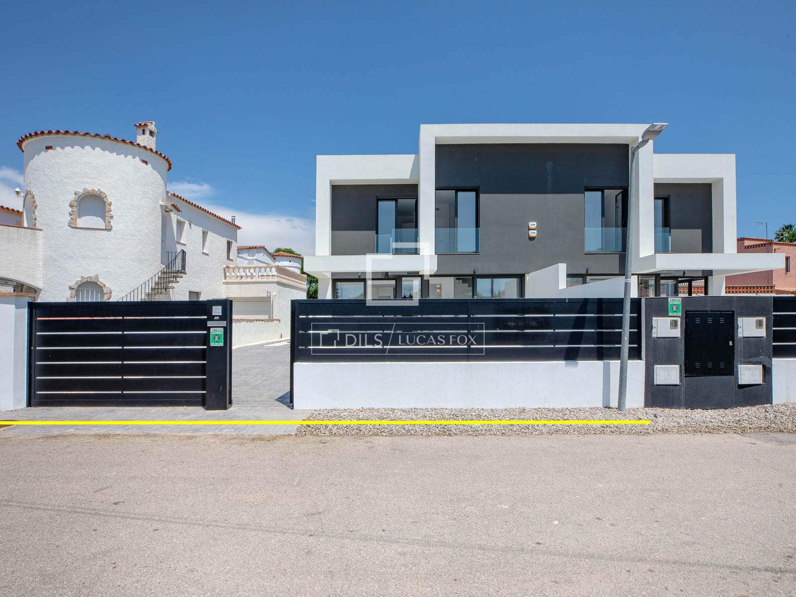 4 sovrum Villa till salu i Empuriabrava med pool garage - 649 000 € (Ref: 9953423)