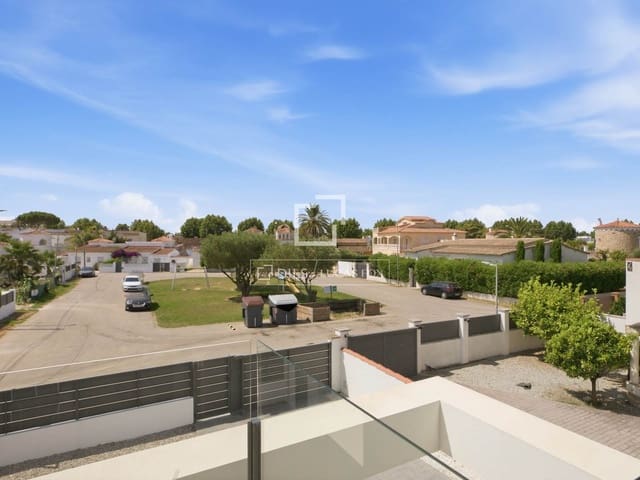 4 sovrum Villa till salu i Empuriabrava, Castelló d'Empúries med pool garage - 649 000 € (Ref: 9953423)