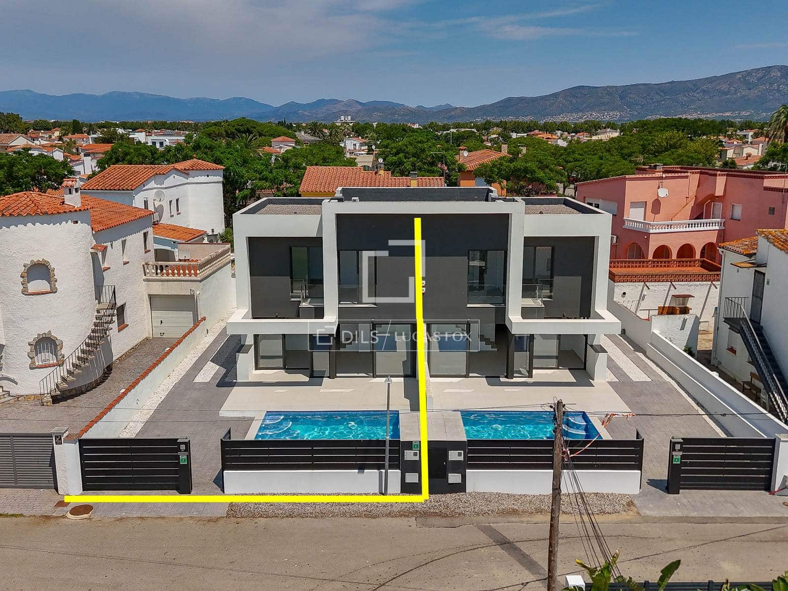 4 sovrum Villa till salu i Empuriabrava med pool garage - 649 000 € (Ref: 9953423)