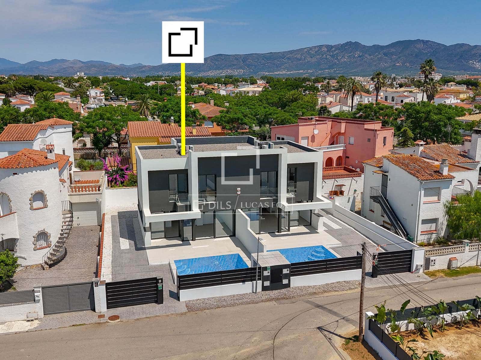 4 sovrum Villa till salu i Empuriabrava med pool garage - 649 000 € (Ref: 9953423)