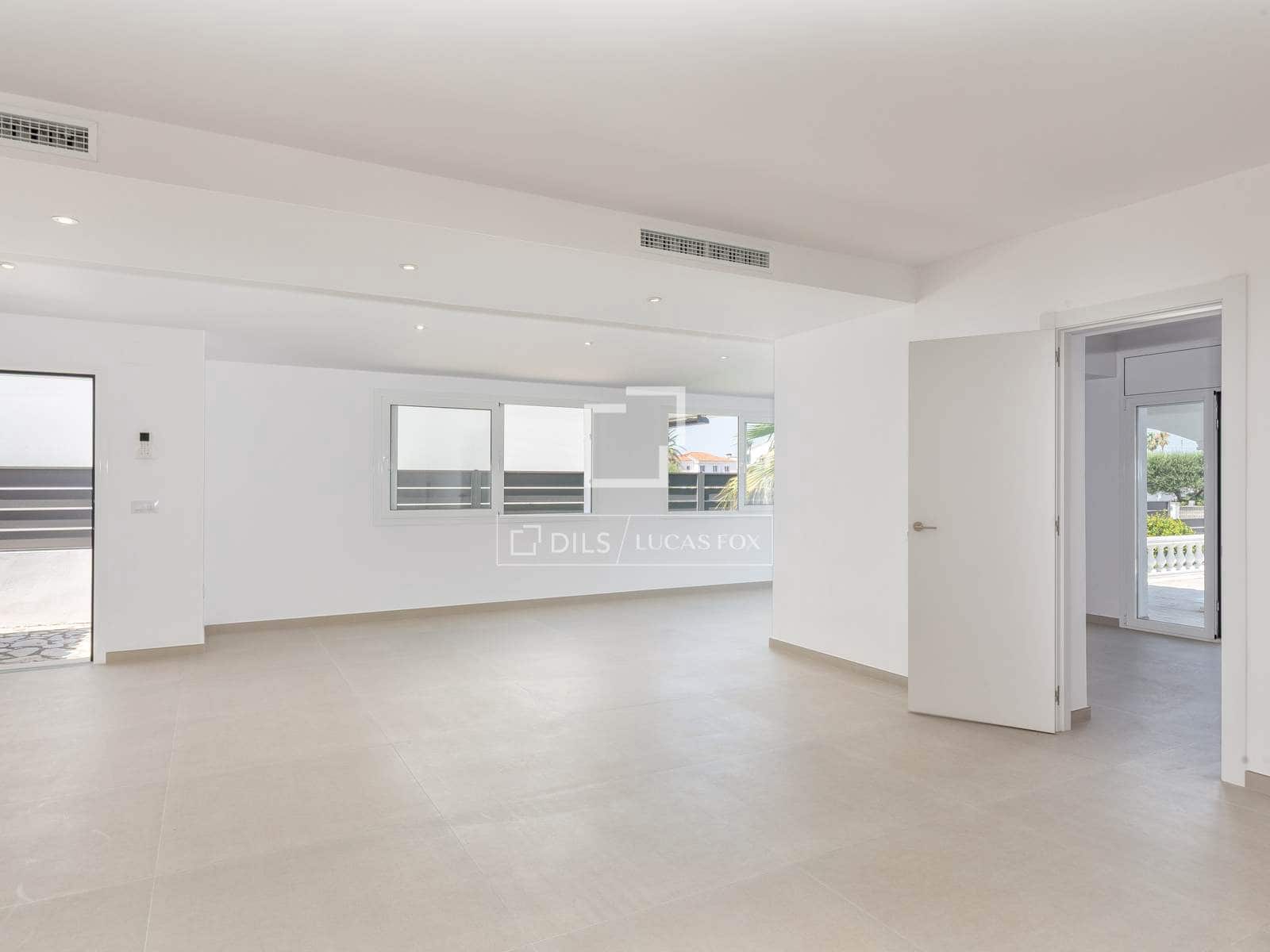 3 soveværelse Villa til salg i Empuriabrava med swimmingpool garage - € 995.000 (Ref: 9953424)
