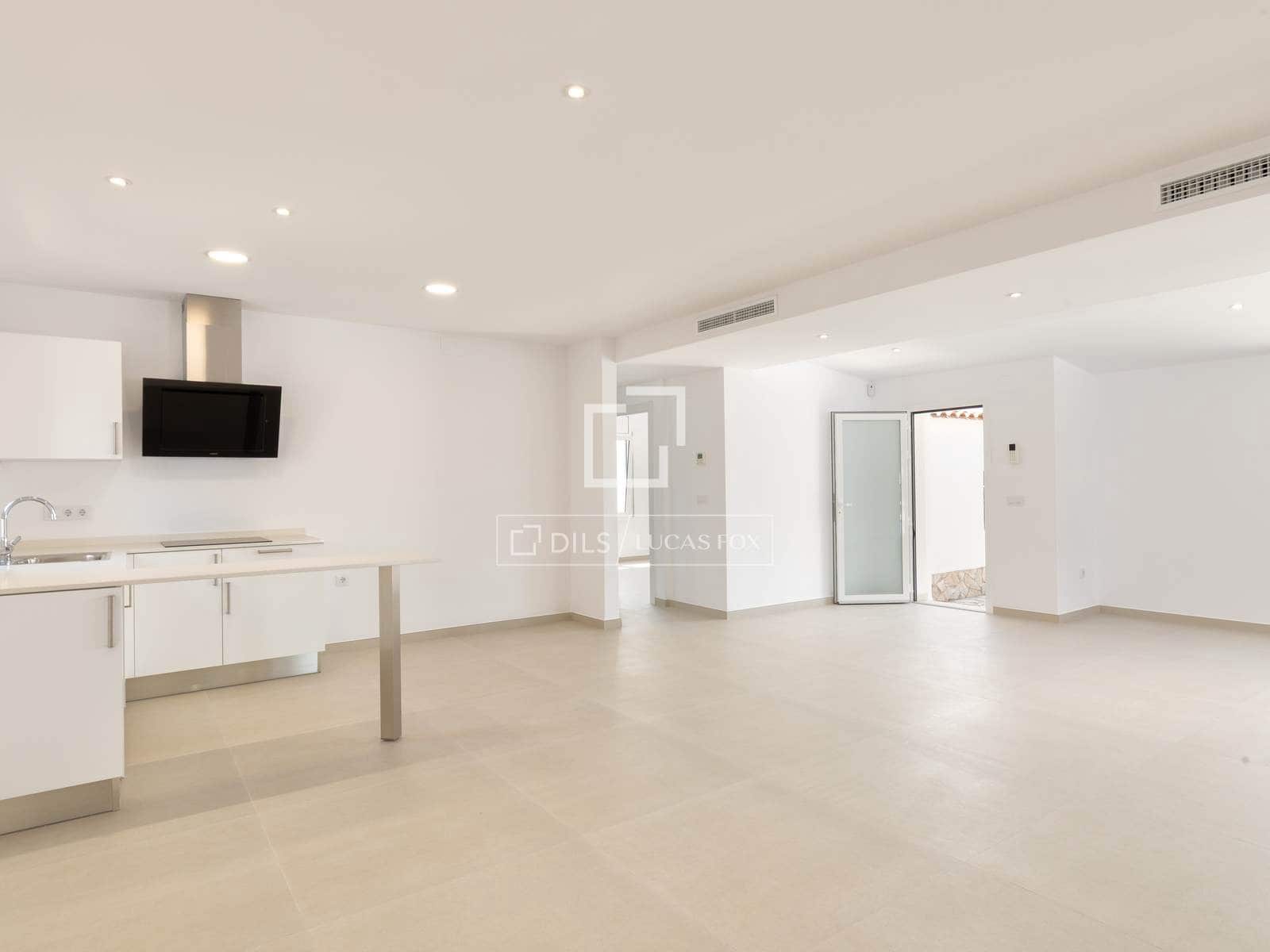 3 soveværelse Villa til salg i Empuriabrava med swimmingpool garage - € 995.000 (Ref: 9953424)