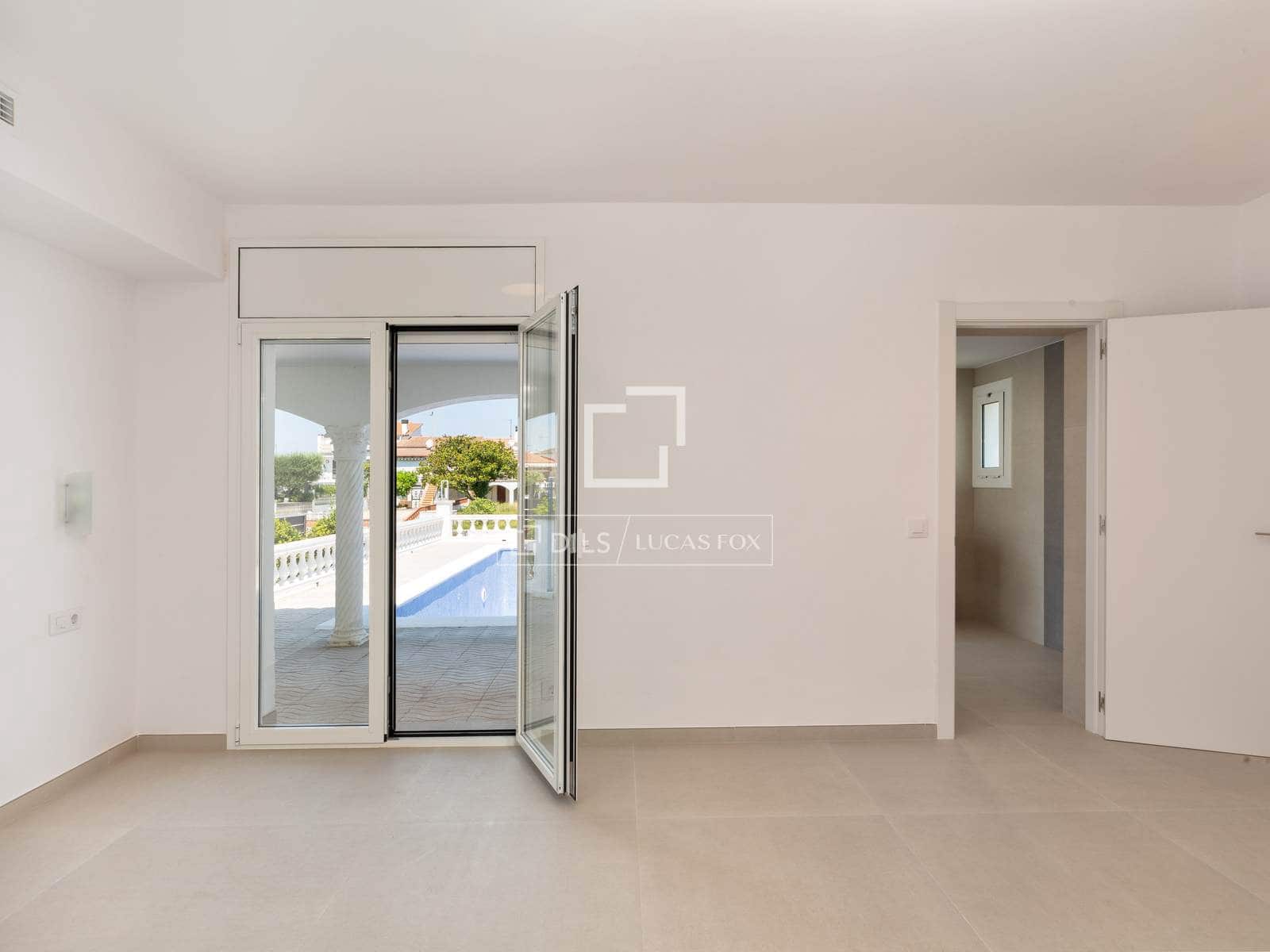 3 soveværelse Villa til salg i Empuriabrava med swimmingpool garage - € 995.000 (Ref: 9953424)