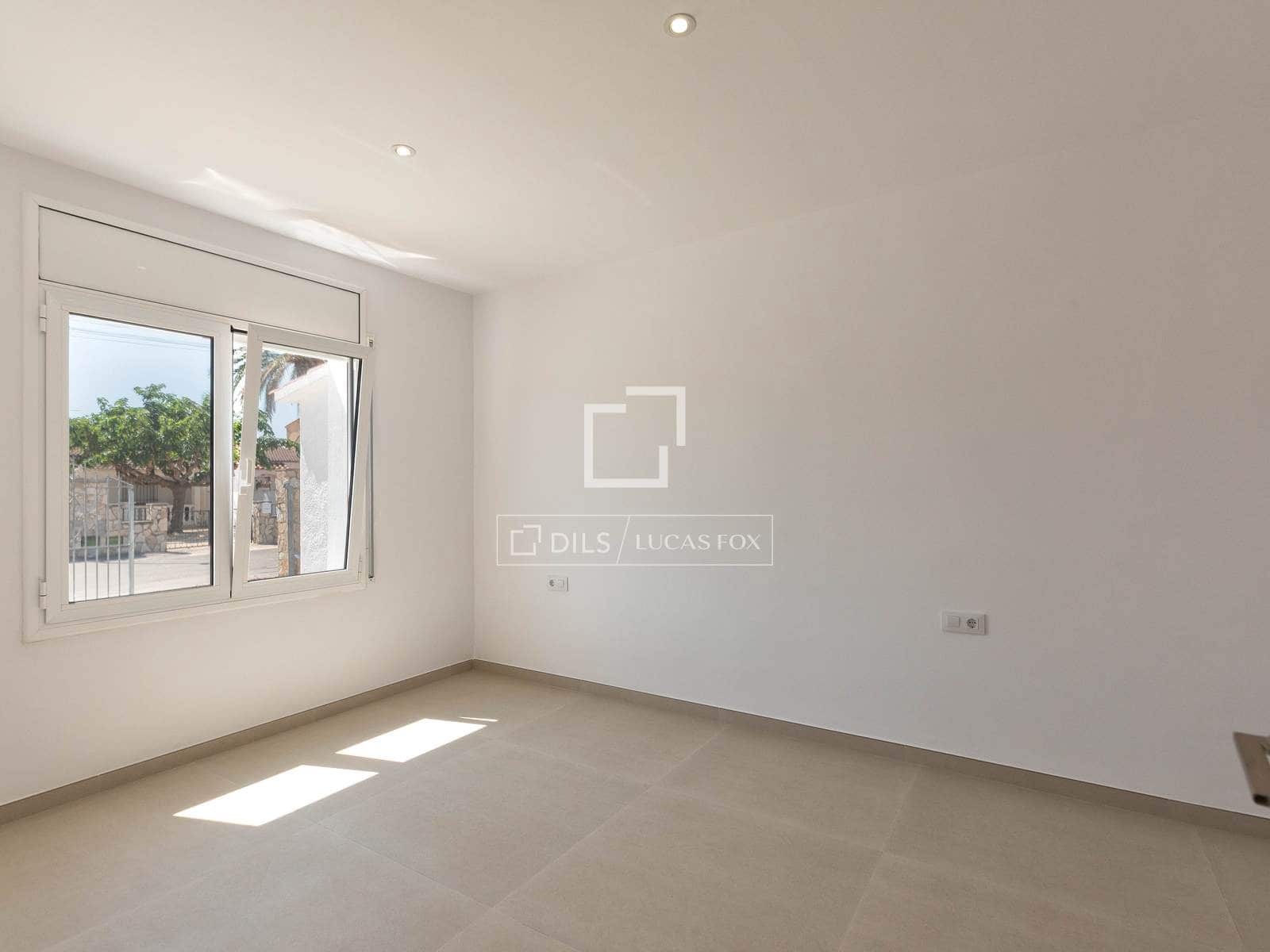 3 soveværelse Villa til salg i Empuriabrava med swimmingpool garage - € 995.000 (Ref: 9953424)