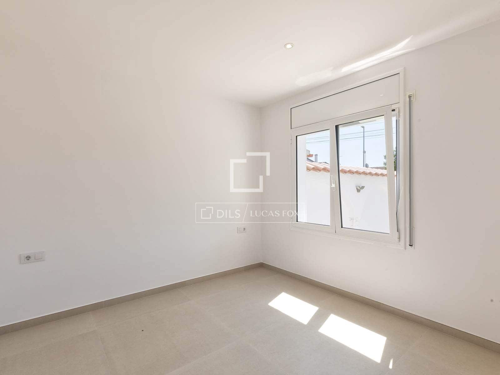 3 soveværelse Villa til salg i Empuriabrava med swimmingpool garage - € 995.000 (Ref: 9953424)