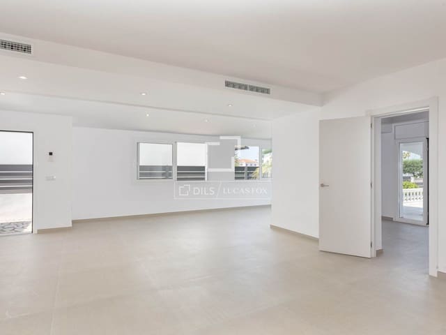 3 soveværelse Villa til salg i Empuriabrava, Castelló d'Empúries med swimmingpool garage - € 995.000 (Ref: 9953424)