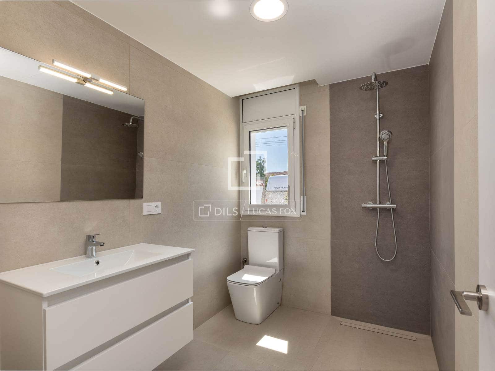 3 soveværelse Villa til salg i Empuriabrava med swimmingpool garage - € 995.000 (Ref: 9953424)