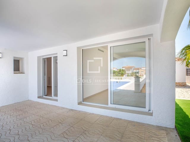 3 soveværelse Villa til salg i Empuriabrava, Castelló d'Empúries med swimmingpool garage - € 995.000 (Ref: 9953424)