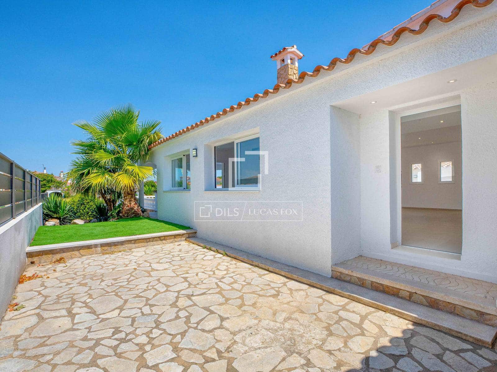 3 soveværelse Villa til salg i Empuriabrava med swimmingpool garage - € 995.000 (Ref: 9953424)