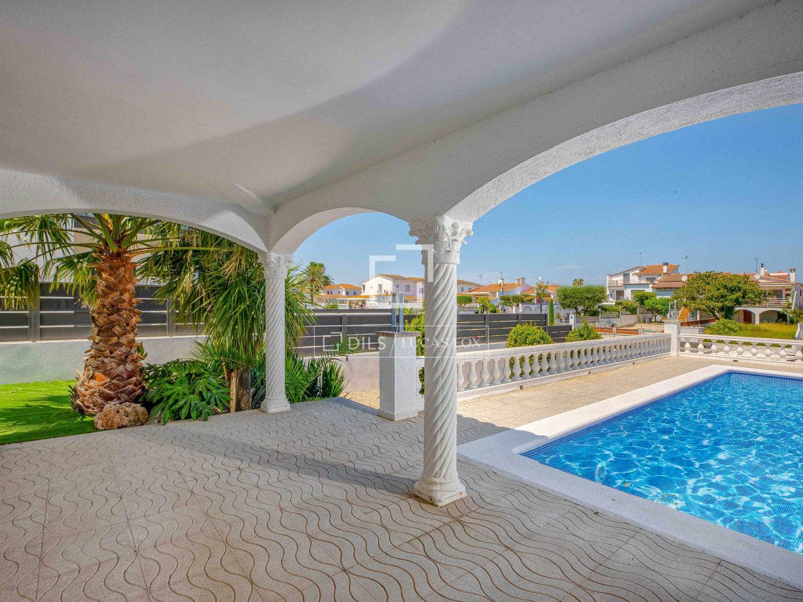 3 soveværelse Villa til salg i Empuriabrava med swimmingpool garage - € 995.000 (Ref: 9953424)