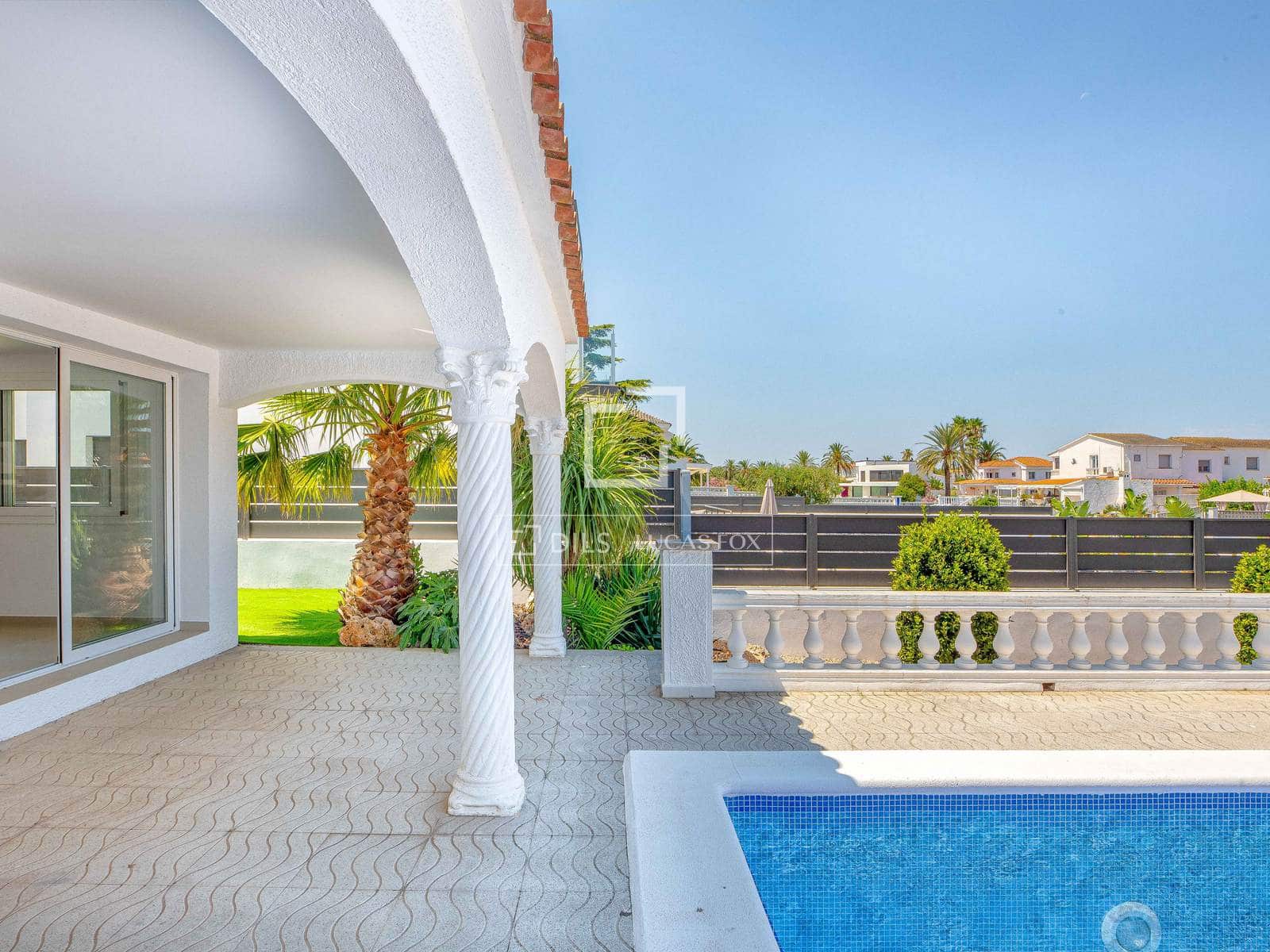 3 soveværelse Villa til salg i Empuriabrava med swimmingpool garage - € 995.000 (Ref: 9953424)
