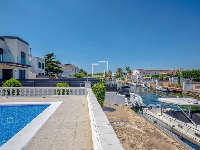 3 soveværelse Villa til salg i Empuriabrava, Castelló d'Empúries med swimmingpool garage - € 995.000 (Ref: 9953424)