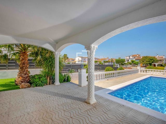 3 soveværelse Villa til salg i Empuriabrava, Castelló d'Empúries med swimmingpool garage - € 995.000 (Ref: 9953424)