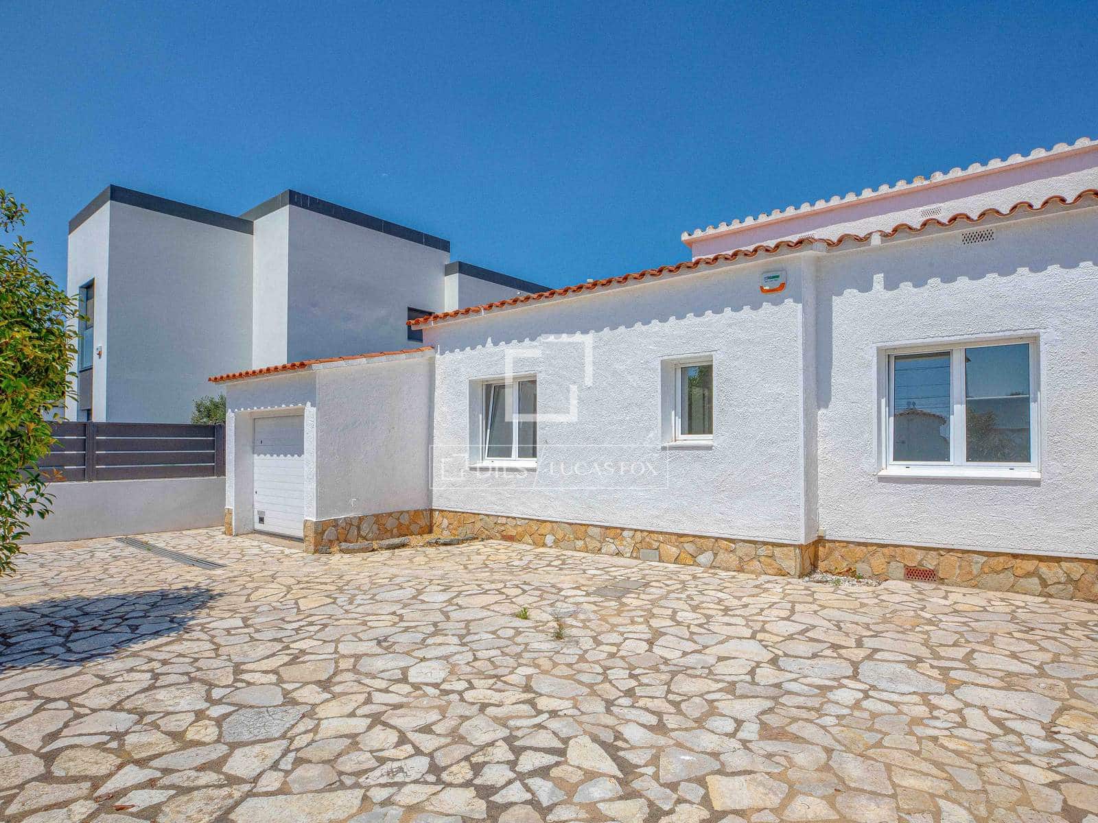 3 soveværelse Villa til salg i Empuriabrava med swimmingpool garage - € 995.000 (Ref: 9953424)