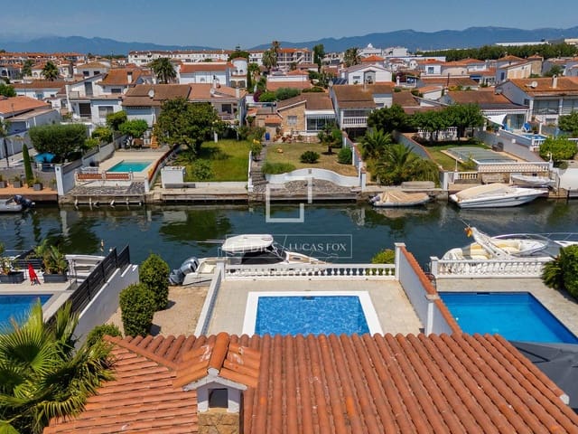 3 soveværelse Villa til salg i Empuriabrava, Castelló d'Empúries med swimmingpool garage - € 995.000 (Ref: 9953424)