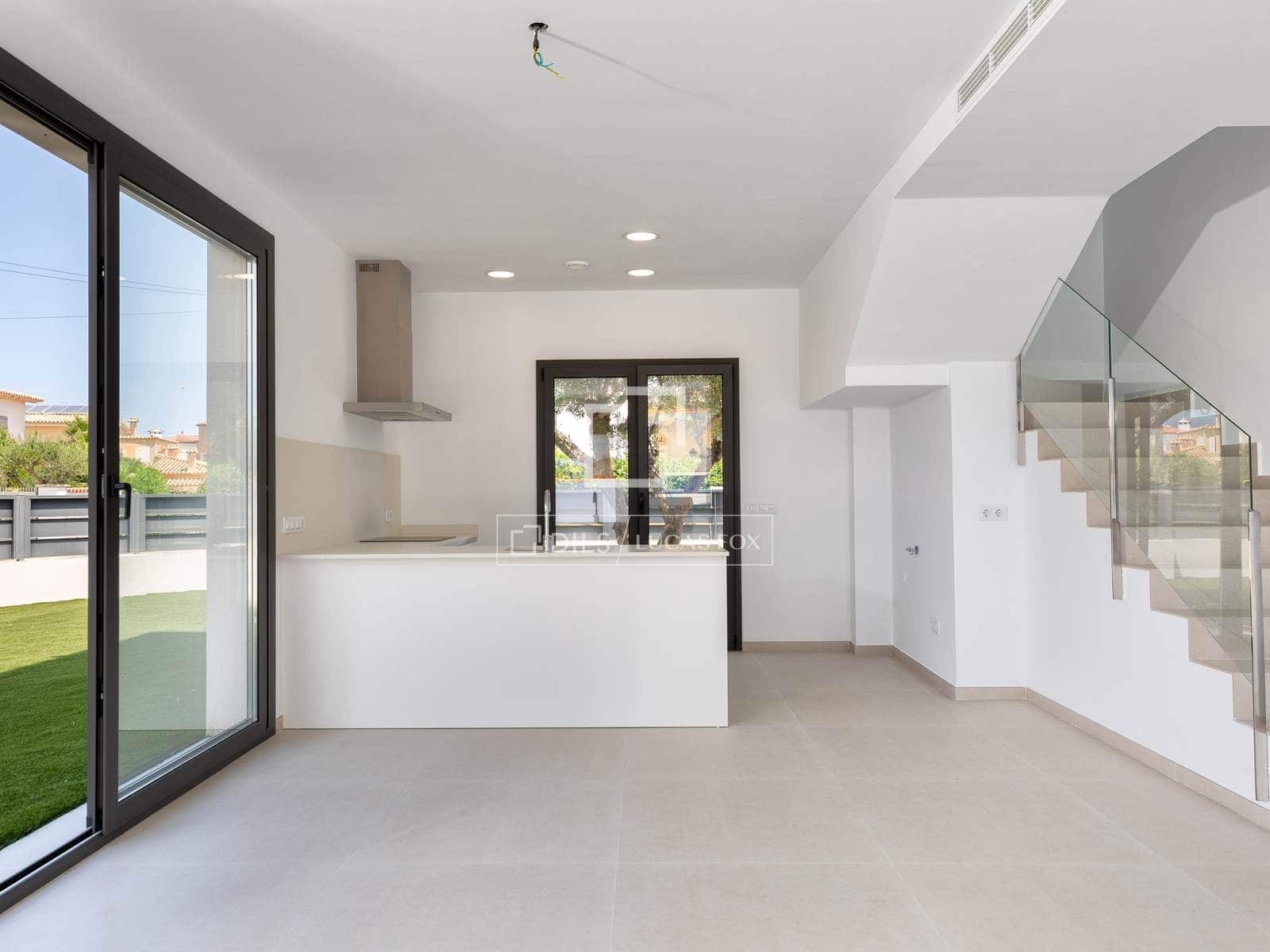 4 sovrum Villa till salu i Empuriabrava med pool garage - 739 000 € (Ref: 9953425)