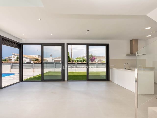 4 sovrum Villa till salu i Empuriabrava, Castelló d'Empúries med pool garage - 739 000 € (Ref: 9953425)