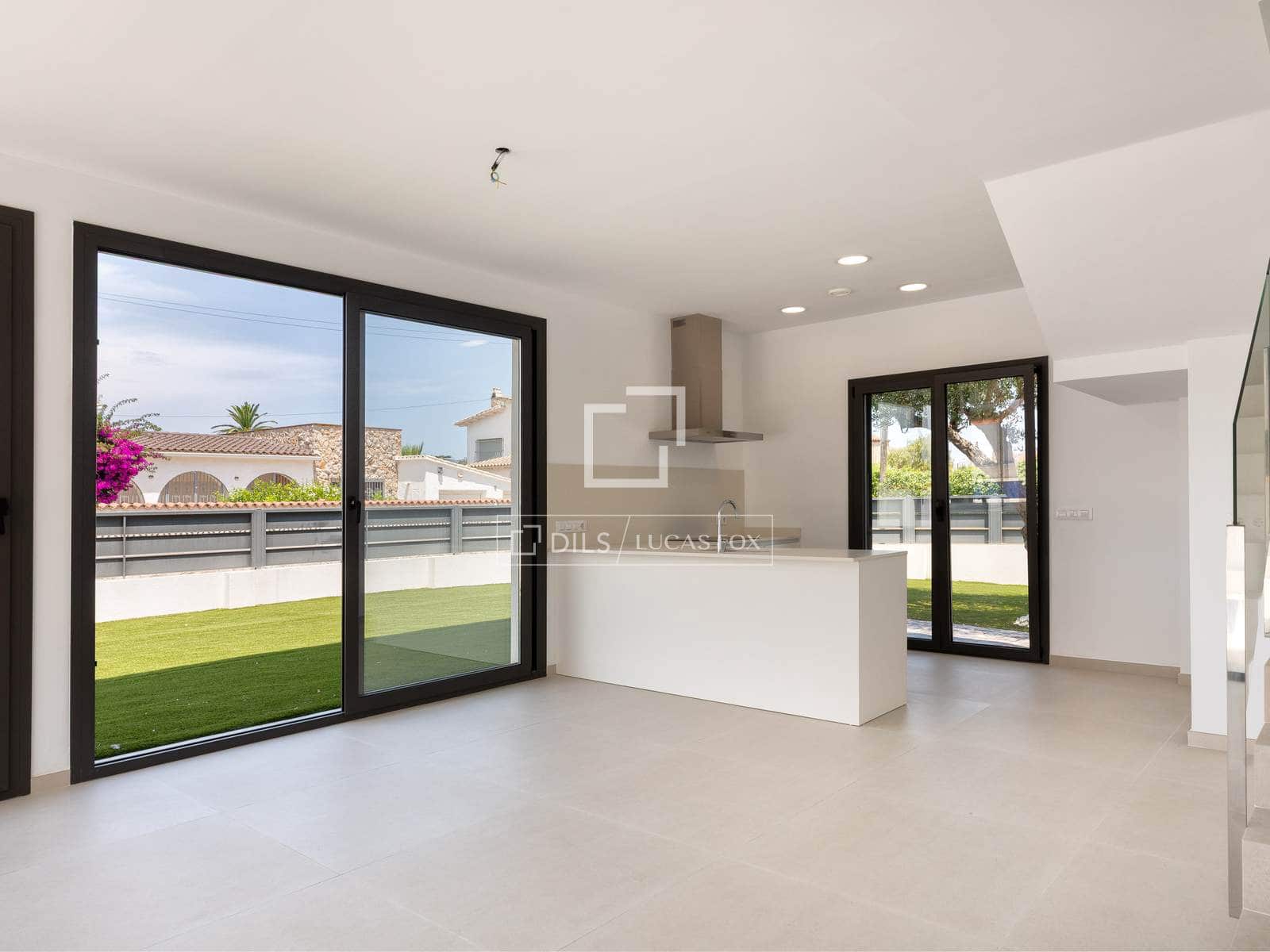 4 sovrum Villa till salu i Empuriabrava med pool garage - 739 000 € (Ref: 9953425)