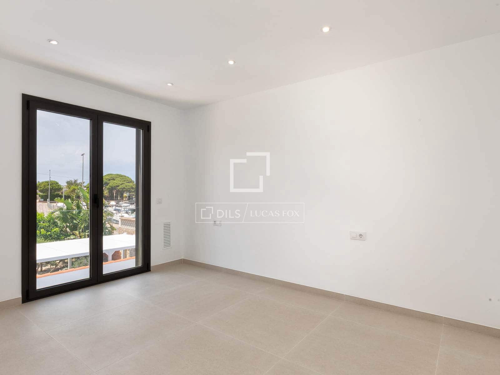 4 sovrum Villa till salu i Empuriabrava med pool garage - 739 000 € (Ref: 9953425)