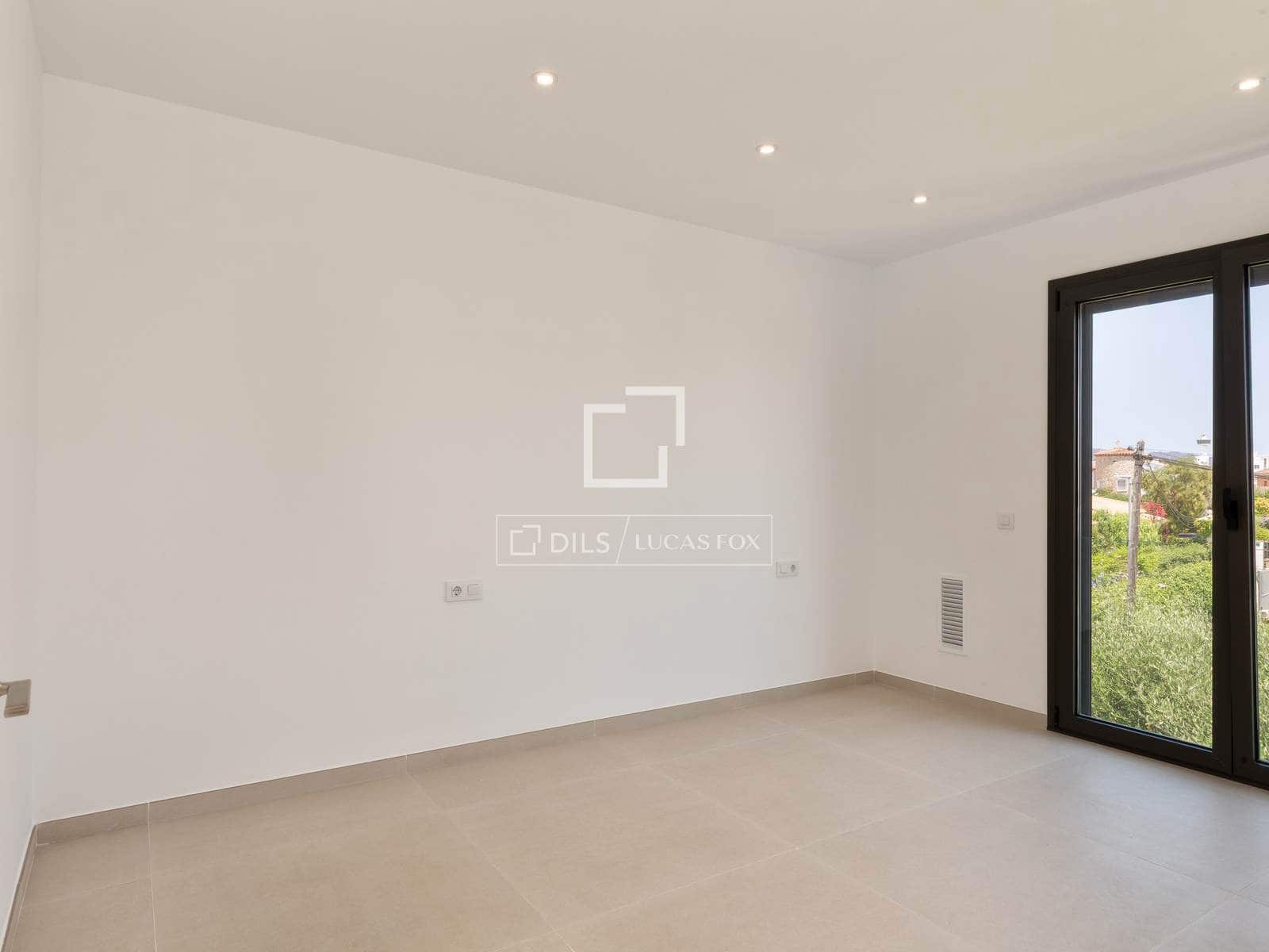 4 sovrum Villa till salu i Empuriabrava med pool garage - 739 000 € (Ref: 9953425)