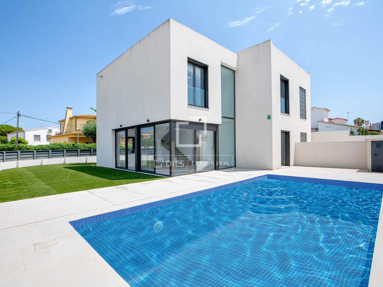 4 sovrum Villa till salu i Empuriabrava med pool garage - 739 000 € (Ref: 9953425)