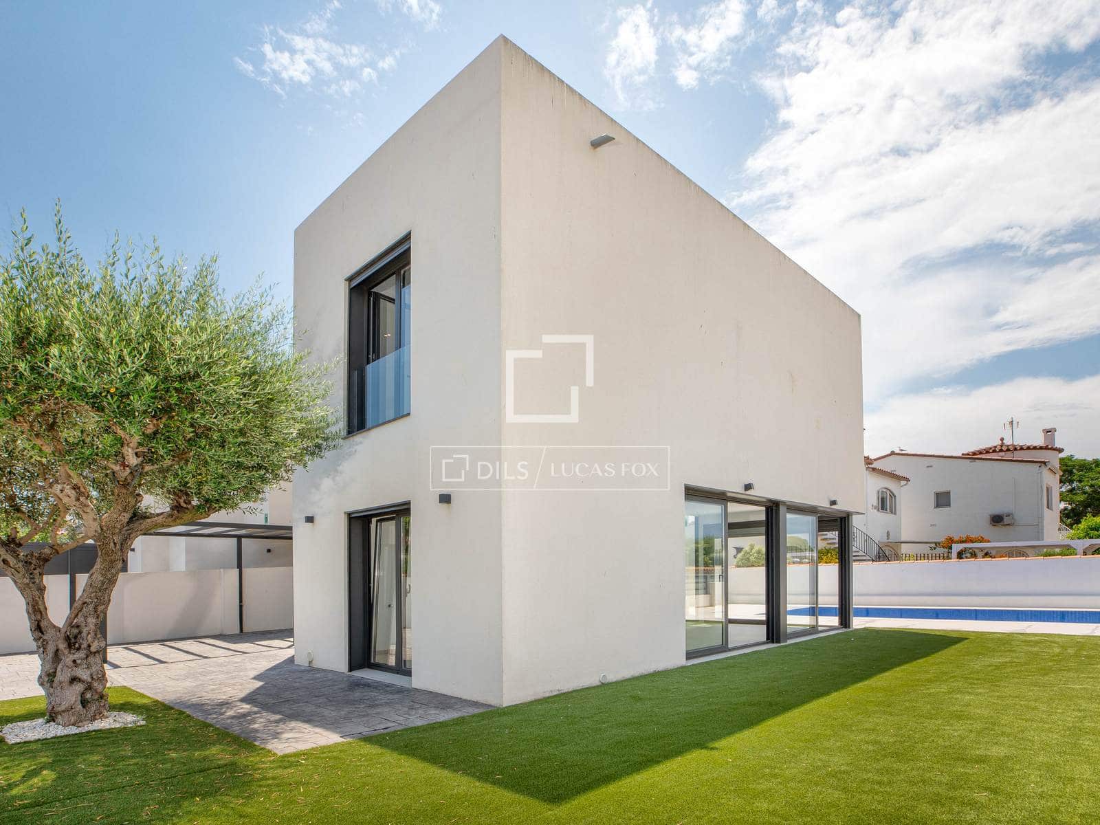 4 sovrum Villa till salu i Empuriabrava med pool garage - 739 000 € (Ref: 9953425)