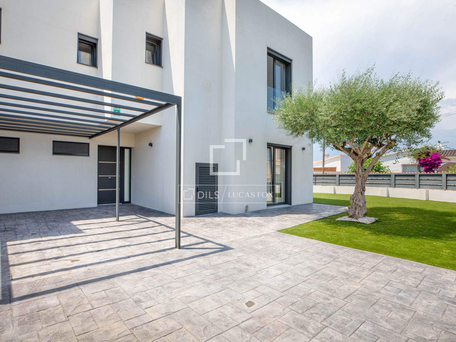 4 sovrum Villa till salu i Empuriabrava med pool garage - 739 000 € (Ref: 9953425)