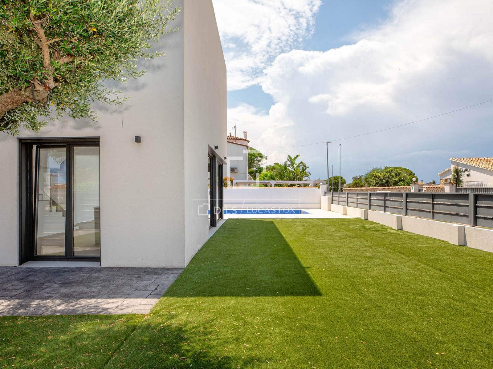 4 sovrum Villa till salu i Empuriabrava med pool garage - 739 000 € (Ref: 9953425)