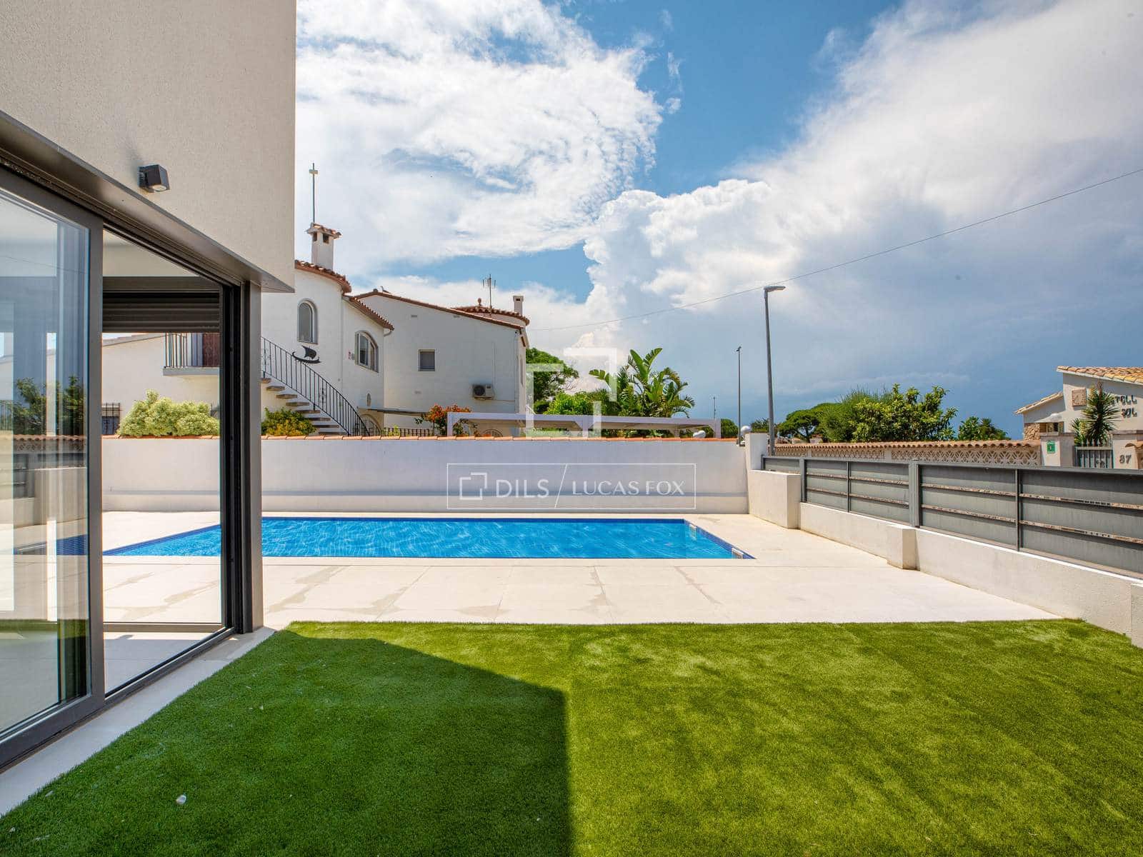 4 sovrum Villa till salu i Empuriabrava med pool garage - 739 000 € (Ref: 9953425)