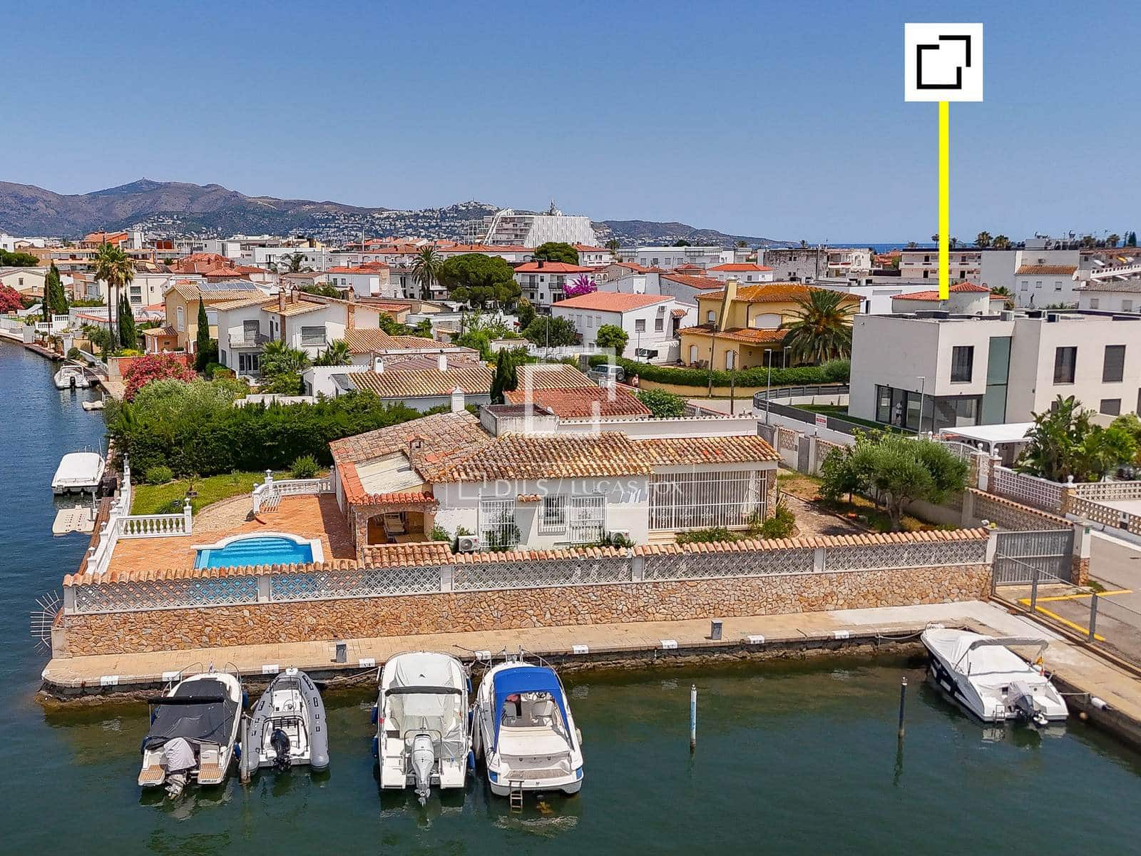 4 sovrum Villa till salu i Empuriabrava med pool garage - 739 000 € (Ref: 9953425)