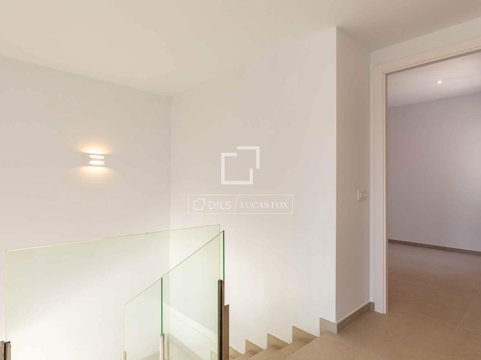 4 sovrum Villa till salu i Empuriabrava med pool garage - 649 000 € (Ref: 9953426)