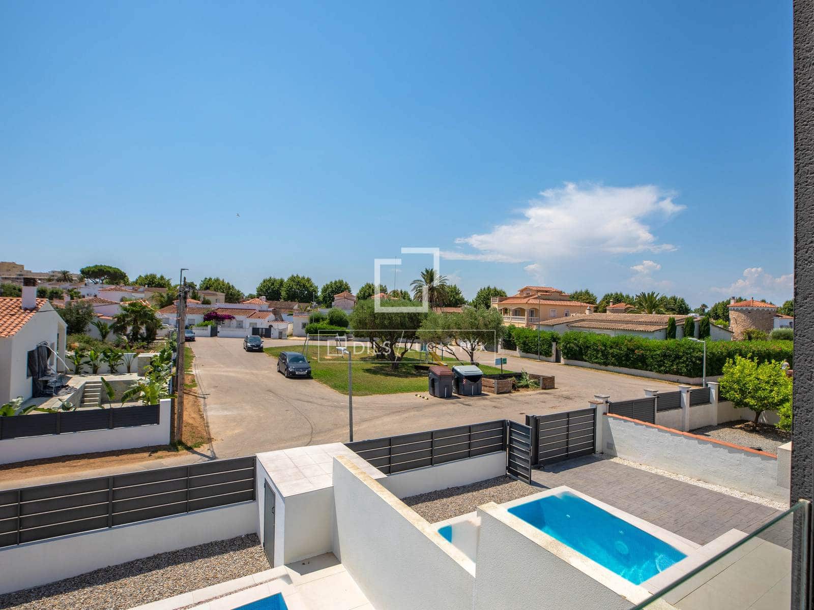4 sovrum Villa till salu i Empuriabrava med pool garage - 649 000 € (Ref: 9953426)