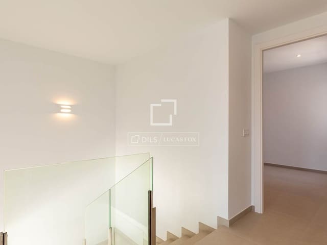 4 sovrum Villa till salu i Empuriabrava, Castelló d'Empúries med pool garage - 649 000 € (Ref: 9953426)