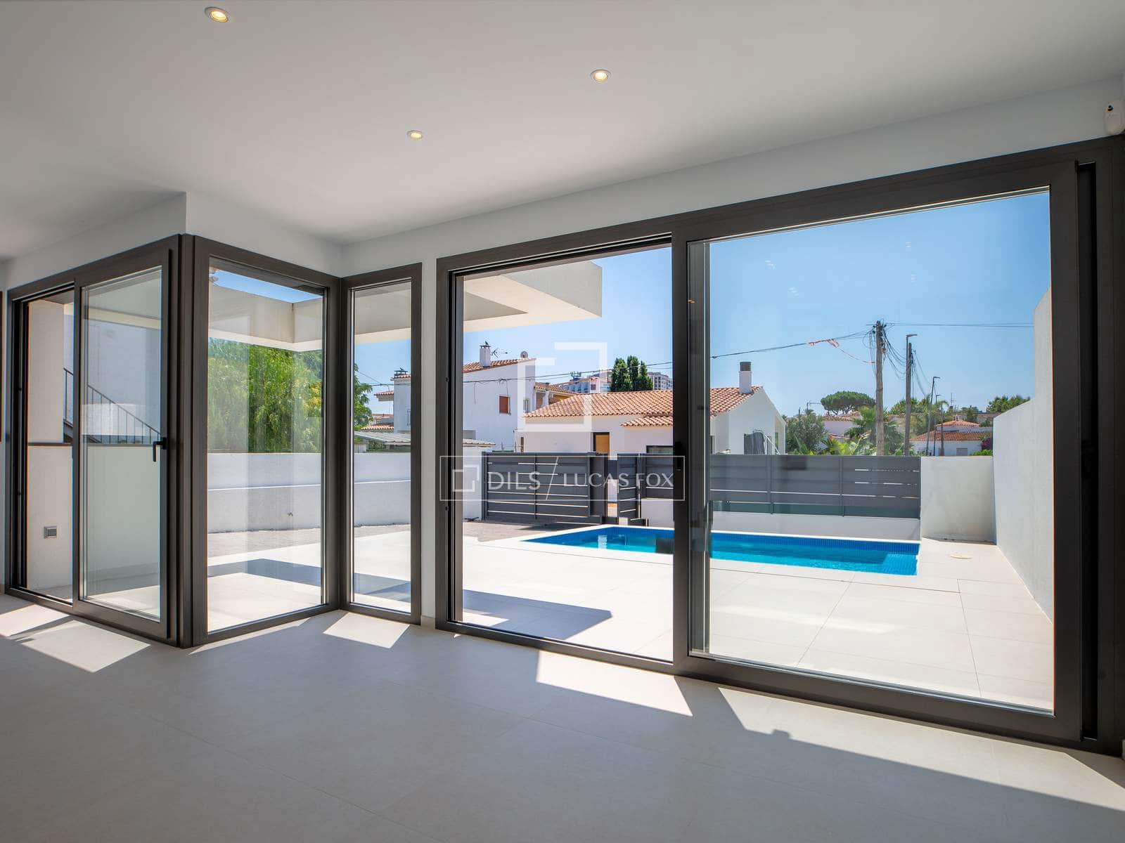 4 sovrum Villa till salu i Empuriabrava med pool garage - 649 000 € (Ref: 9953426)