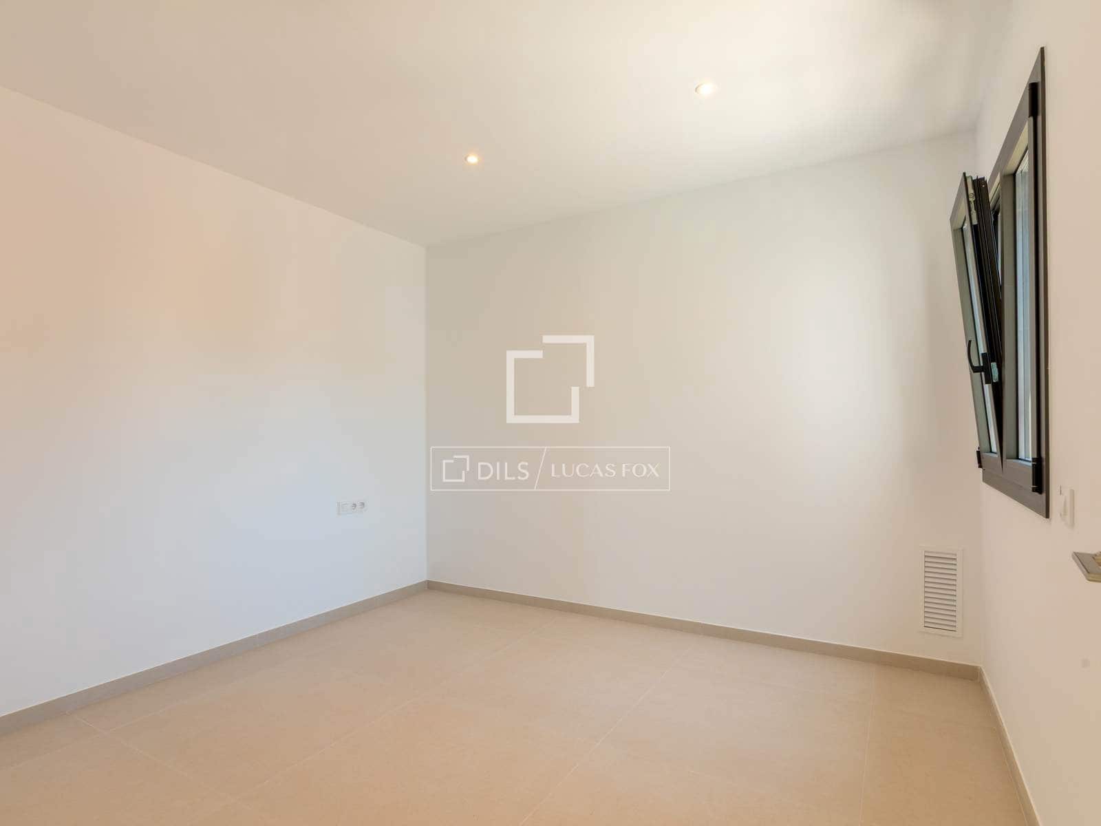 4 sovrum Villa till salu i Empuriabrava med pool garage - 649 000 € (Ref: 9953426)
